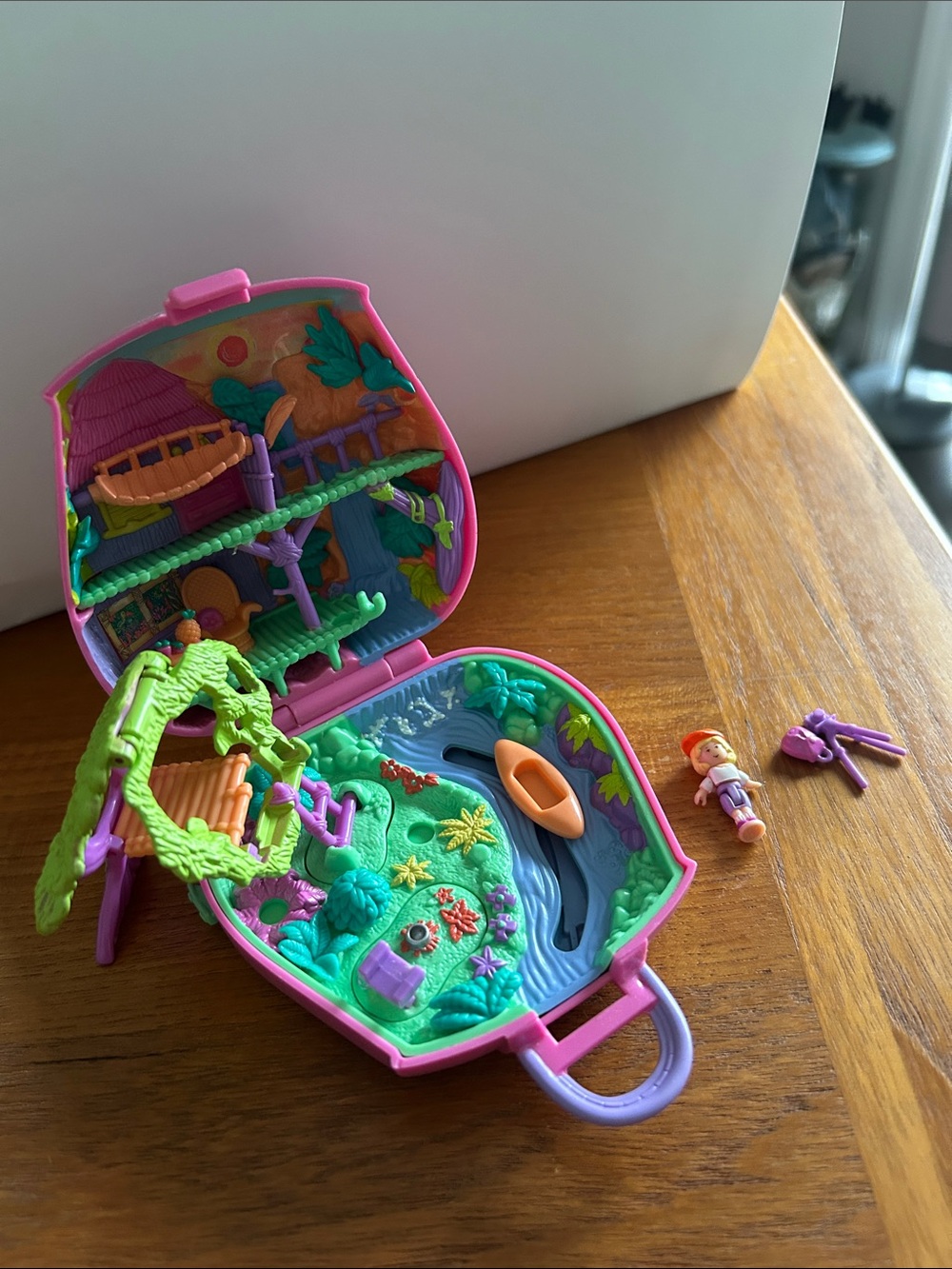 1996 Polly Pocket Backpack Style Playset Compact with Figurine